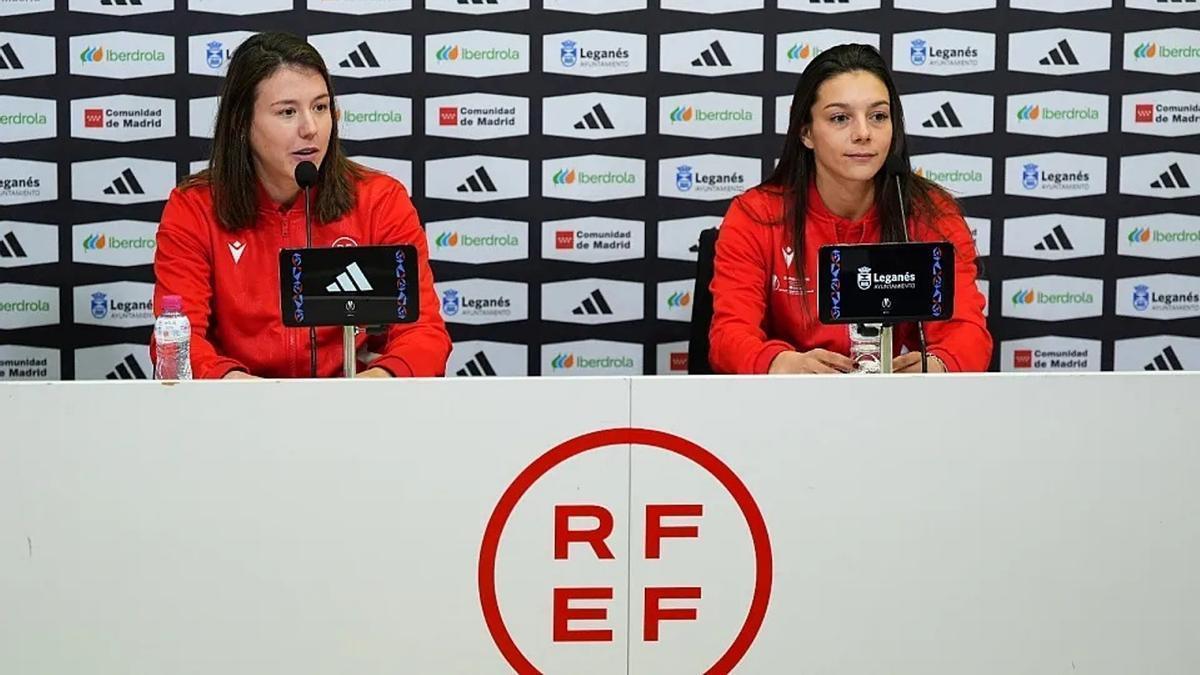 Olatz Rivera, a la izquierda, antes de la última final de la Copa de la Reina.