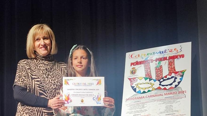 Entrega del diploma a Tatiana Ureña.