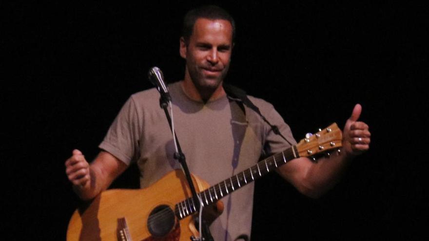 Jack Johnson inunda Sant Feliu de Guíxols de bones vibracions