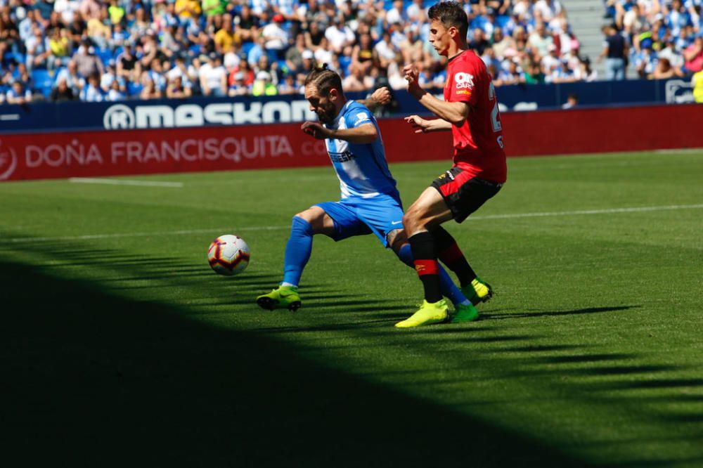 Un tanto de Leo Suárez a cinco minutos del final le da la victoria y los tres puntos al RCD Mallorca en su visita a La Rosaleda, en un duelo de aspirantes al ascenso a Primera División que comenzaban la jornada empatados a puntos.