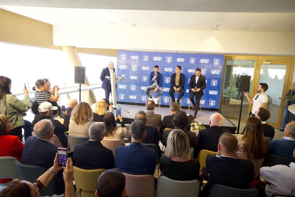 David Villa en el acto de presentación de su nuevo CF Benidorm