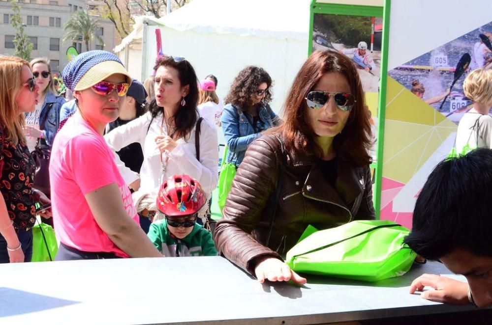 Entrega de dorsales de la III Carrera de la Mujer