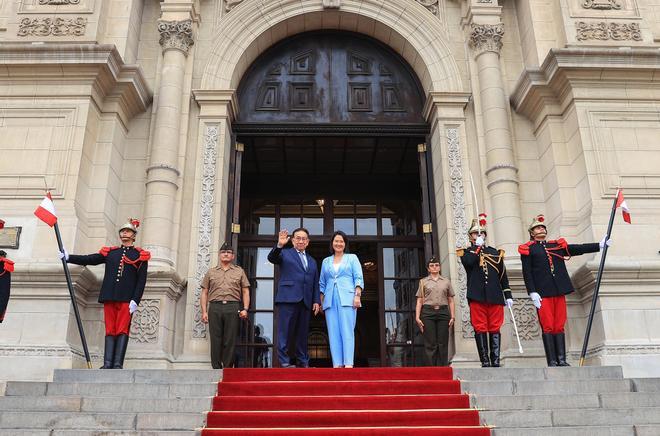 El clan Fujimori vuelve al poder en Perú: similitudes y diferencias entre padre e hija