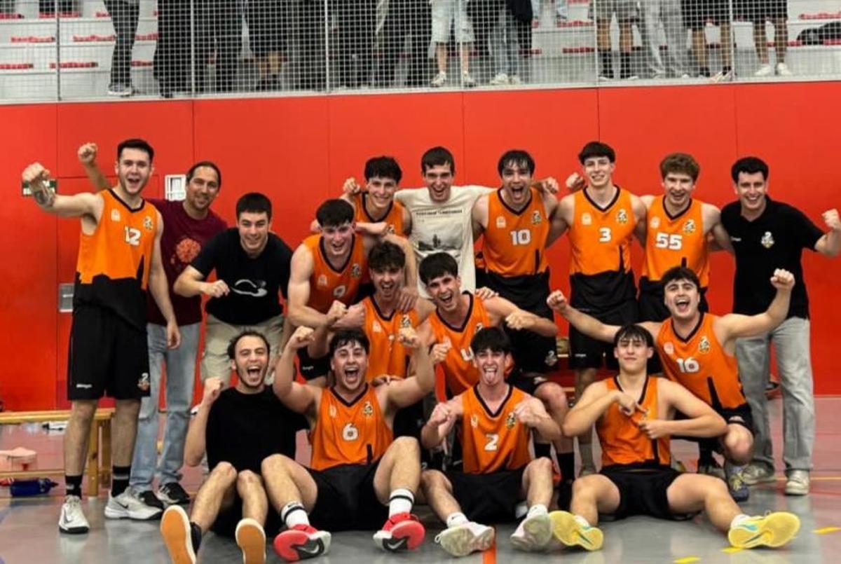 El Vilafant celebra la victòria que el col·loca líder.