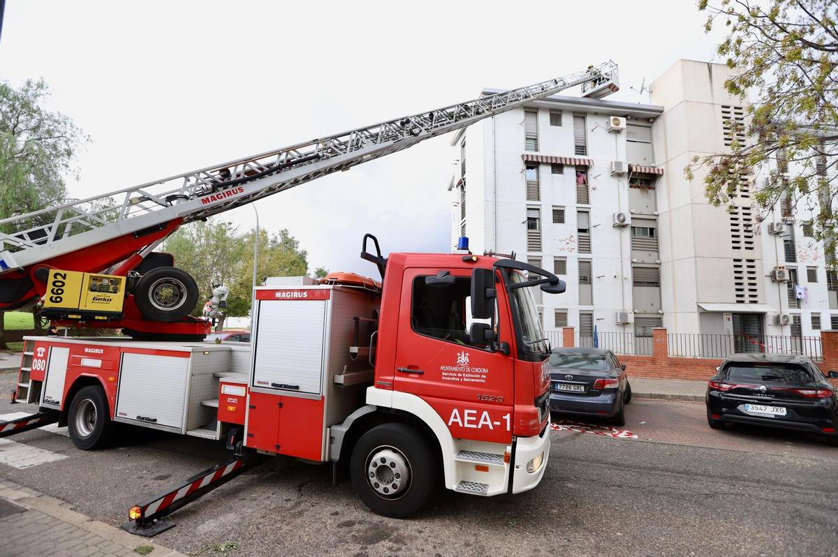 Bomberos en calle Motril