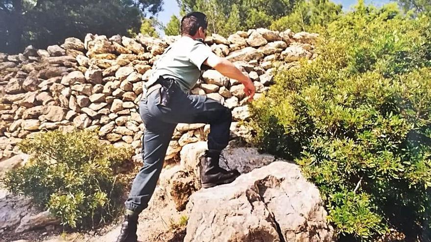 Un guardia, durante la búsqueda de los desaparecidos.