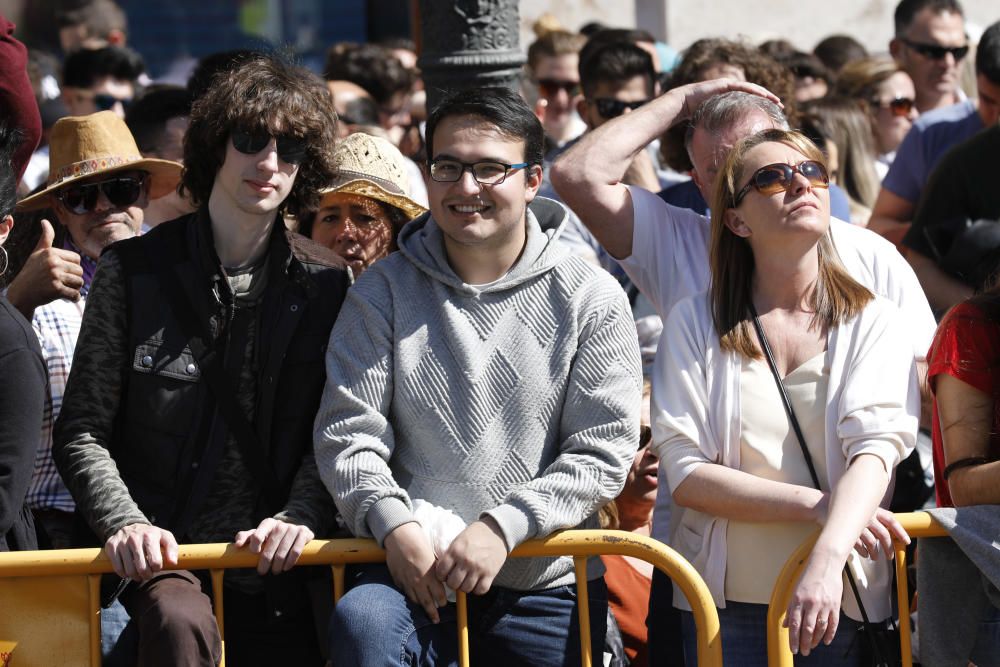 Búscate en la mascletà del 8 de marzo