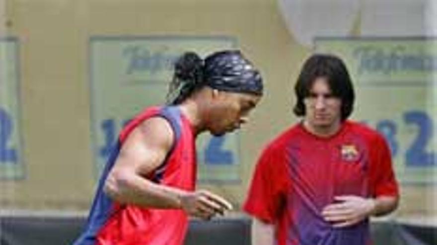 Ronaldinho destaca el buen ambiente en el vestuario y cree que Etoo comparte sus objetivos