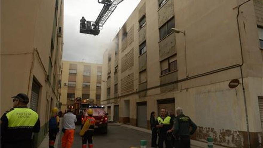 Fallece una mujer en el incendio de un tercer piso en Almassora