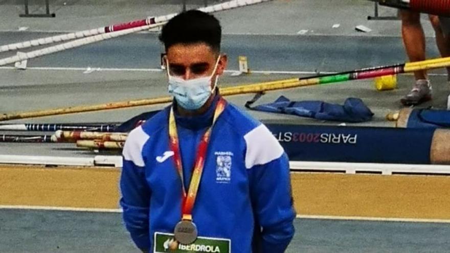 Vázquez, plata en el Nacional sub 20 con récord gallego