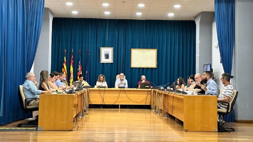 El Campello aprueba el cuarto proyecto de gestión en seis años para desbloquear la piscina