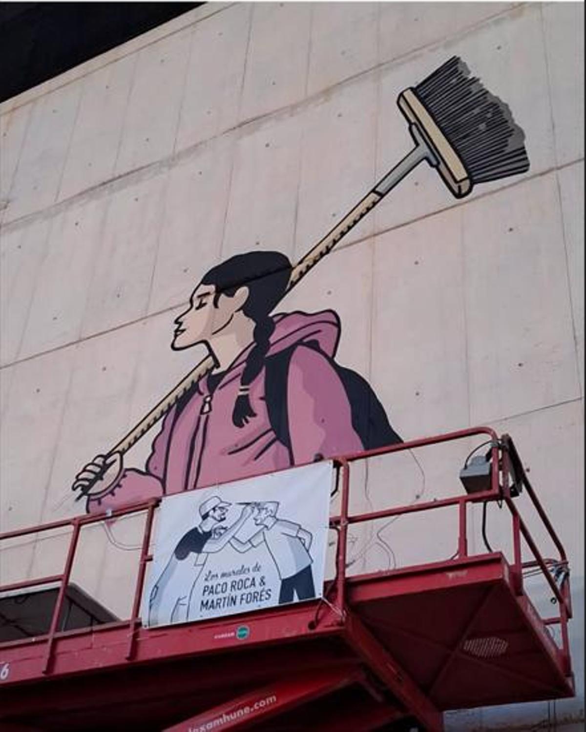 Paco Roca y Martín Forés crean un mural en la fachada de la Rambleta.