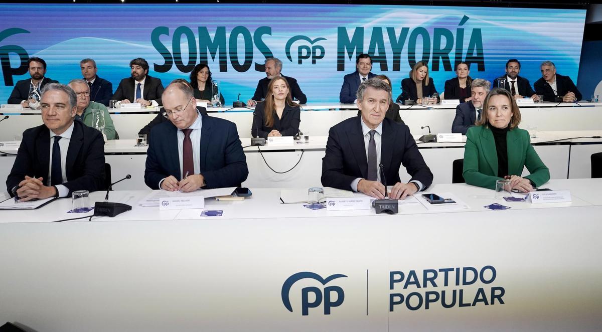 Alberto Núñez Feijóo preside la Junta Directiva del Partido Popular, a la que ha acudido Jorge Azcón.