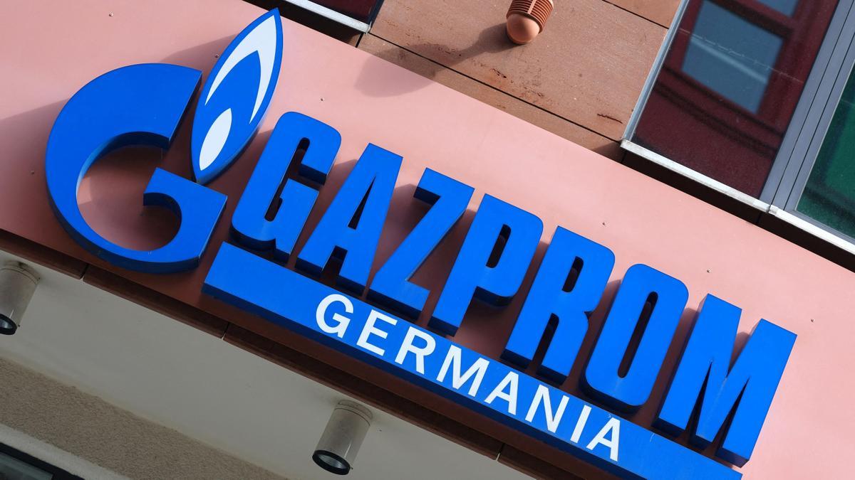 El logo de Gazprom en la sede de la compañía en Berlín.