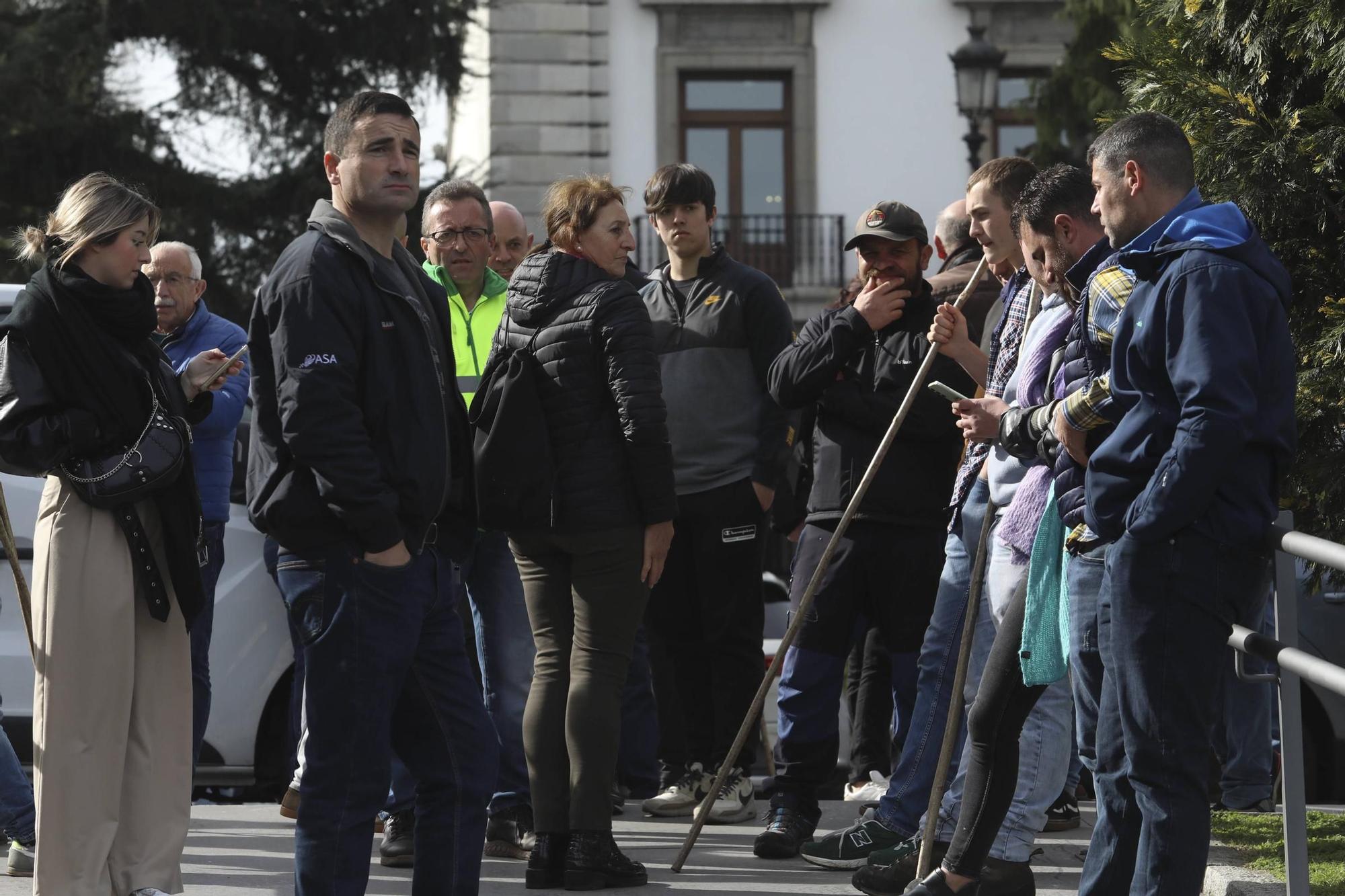Tractorada en Asturias: el campo sale a protestar por diversas carreteras de la región