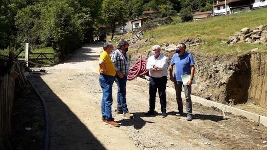 Por la derecha, Calvo y Fernández, ayer en las obras.