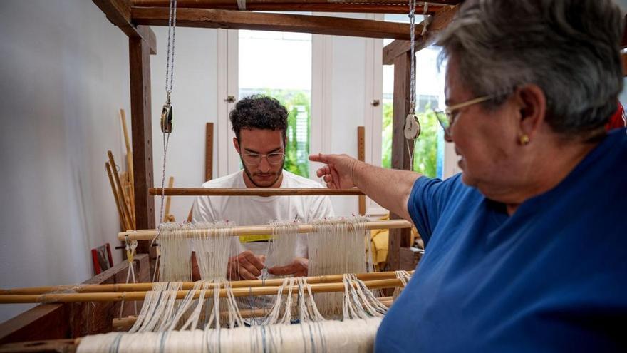 La Palma reúne a artesanos y público en julio con el proyecto 'Tardeo de Artesanía'