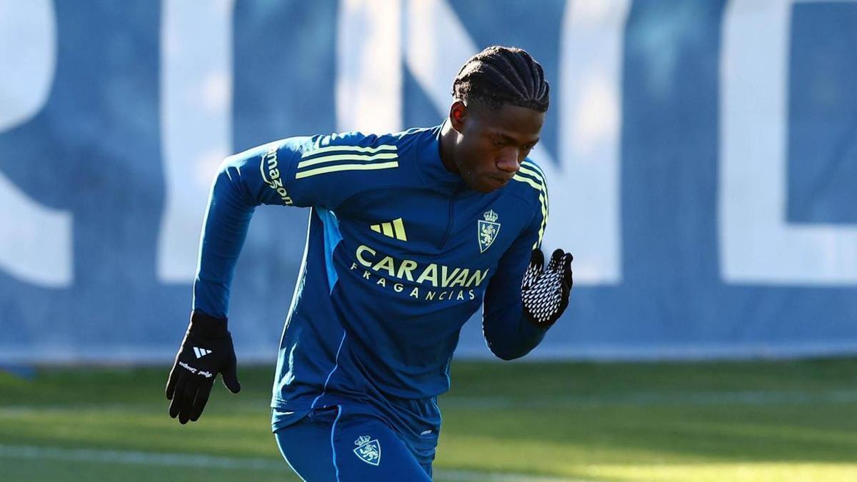 Vídeo | Aluvión de pretendientes por el jugador del Real Zaragoza Saidu