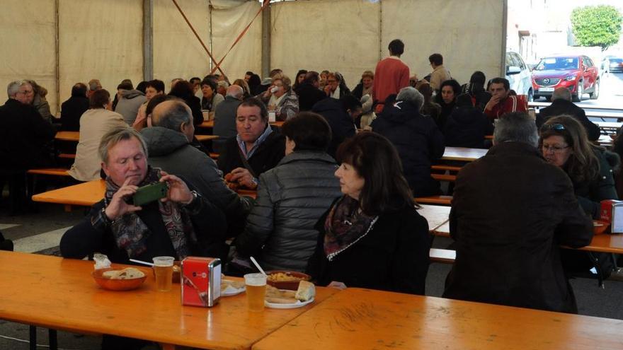 Los callos espantan el frío en Meaño y Vilanova