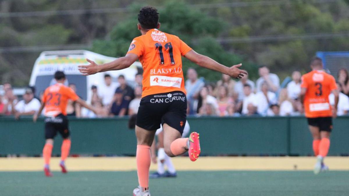 Tomillero evitó un gol local por estar en fuera de juego. | V.M.