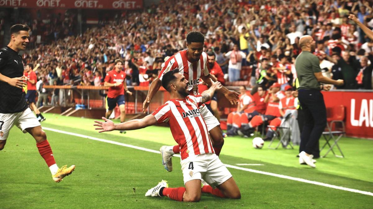 Insua celebra el gol de la victoria ante el Tenerife en esta temporada.