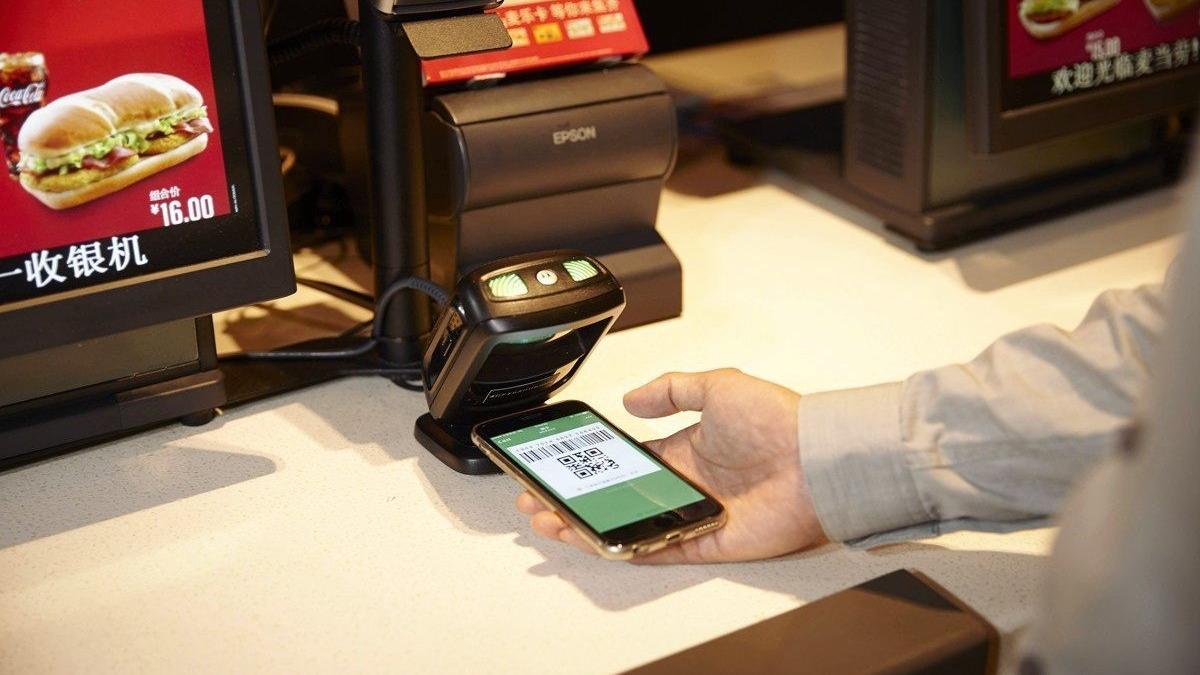 Pago con Wechat Pay en un McDonald's.