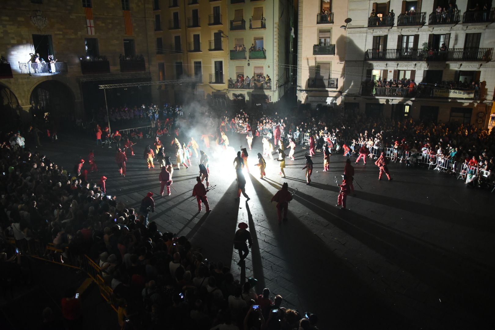 Esclat de gent a la Mostra del Correfoc