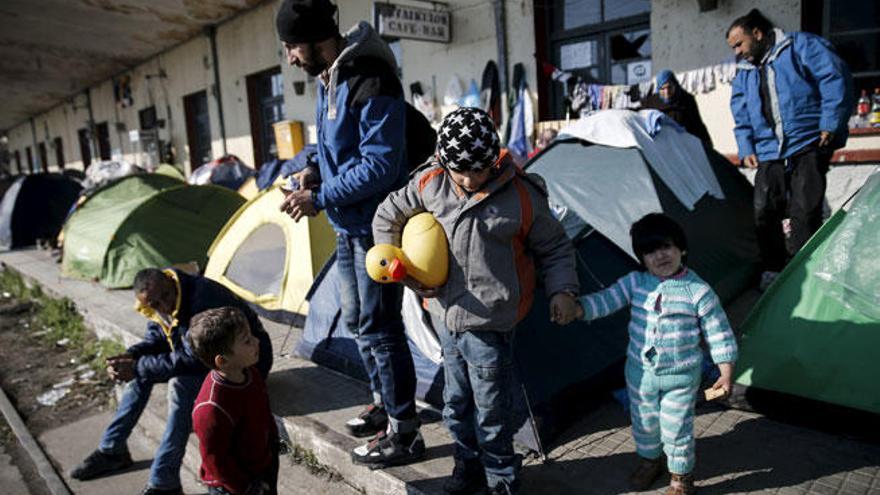 Refugiados sirios en la estación de tren Idomeni