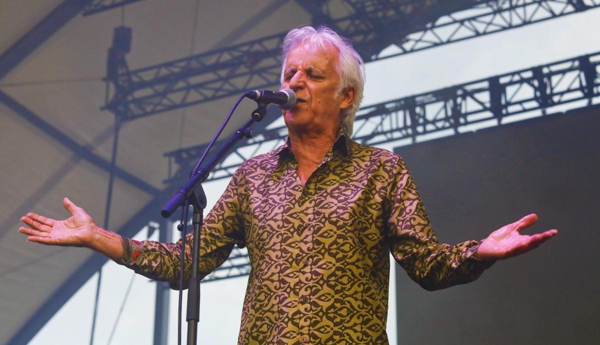 Kiko Veneno regresa a Zaragoza tras su último concierto en el Vive Latino.