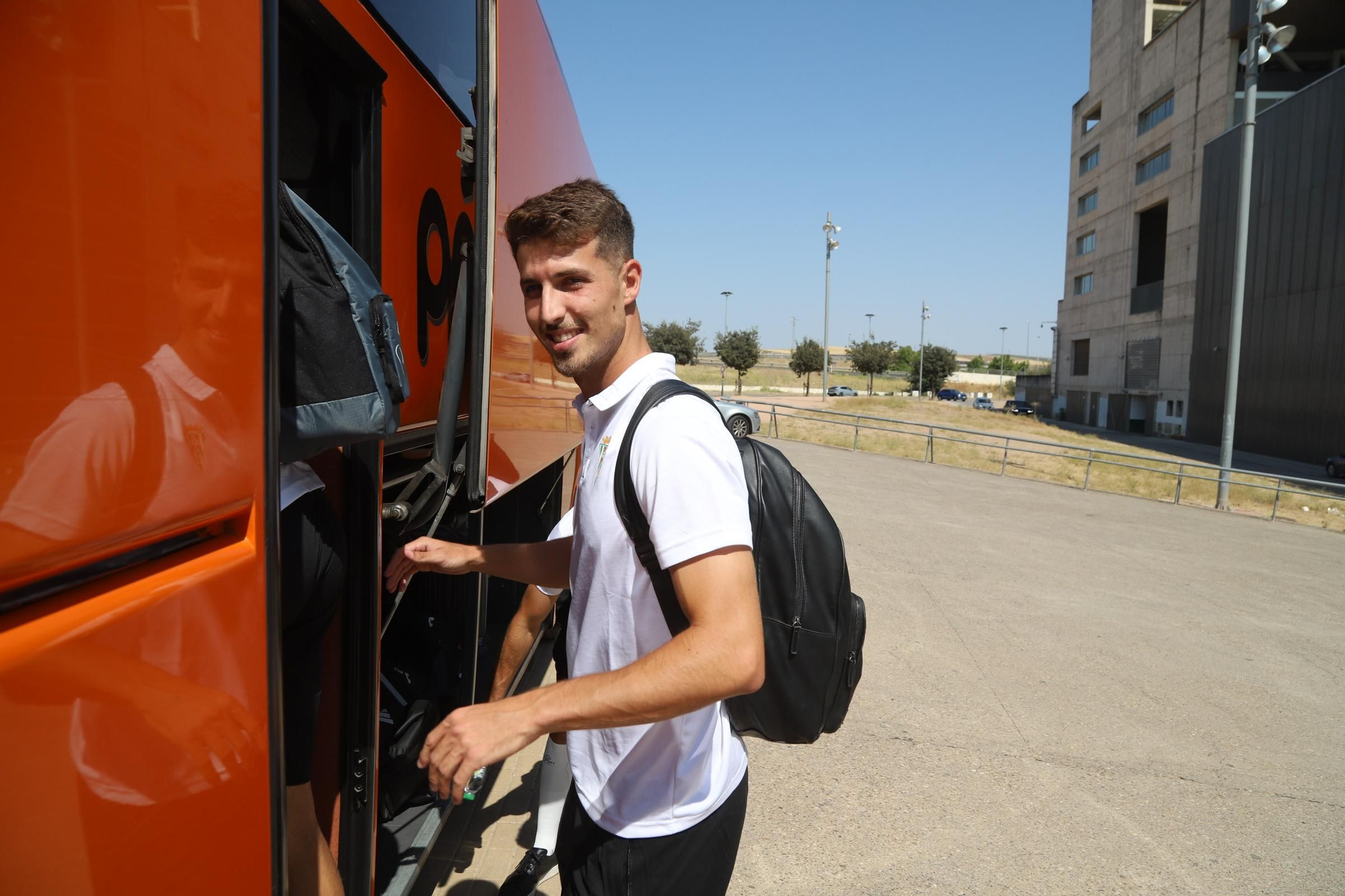 El Córdoba CF pone rumbo a su concentración en Oliva