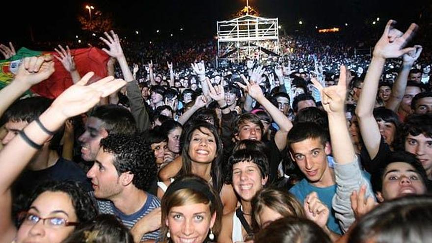 Los británicos Arctic Monkeys actuaron el verano pasado en Castrelos ante unas veinte mil personas.