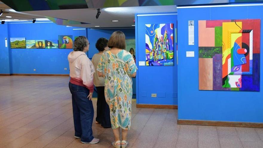 La Hermandad Venezolana en A Coruña inaugura la muestra 'Arte sin Fronteras': "En todos los cuadros hay esa línea transversal de unión entre Venezuela y Galicia"