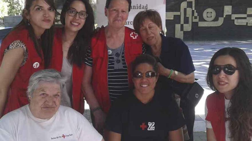 María Elena Enríquez (abajo a la izquierda), con un grupo de miembros de Cruz Roja Zamora.