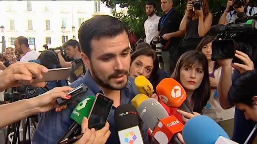 Garzón dice que el PP ha sido "más listo" que el PSOE por no vetar a los nacionalistas