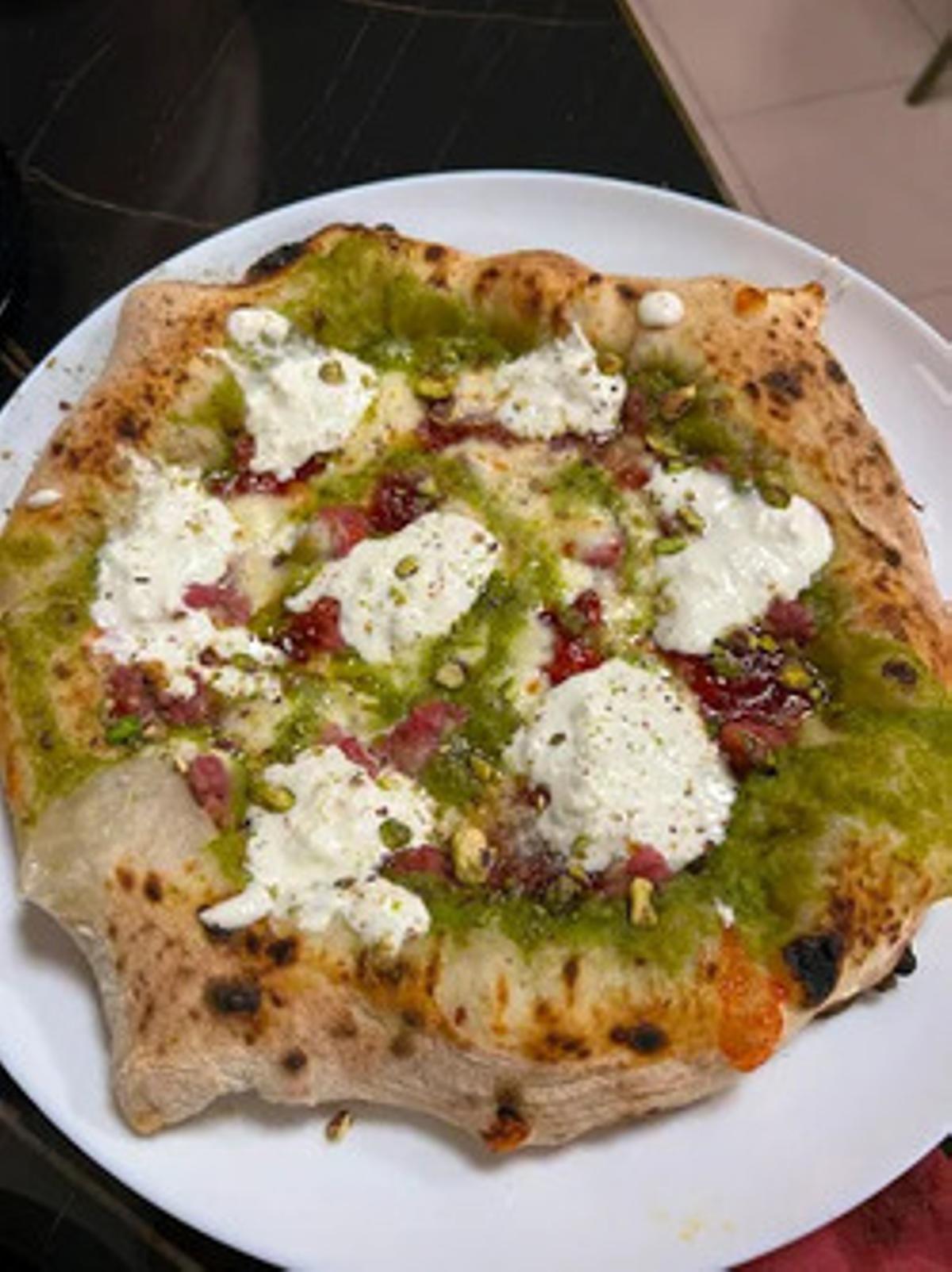 Plano detalla de La Scarpetta, pizza insignia de esta nueva apertura en Zaragoza