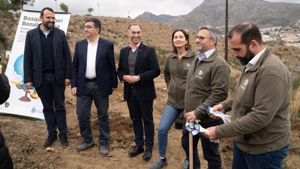 Clece, a través de su filial Talher, siembra un bosque de 1.200 arboles en Benalmádena.