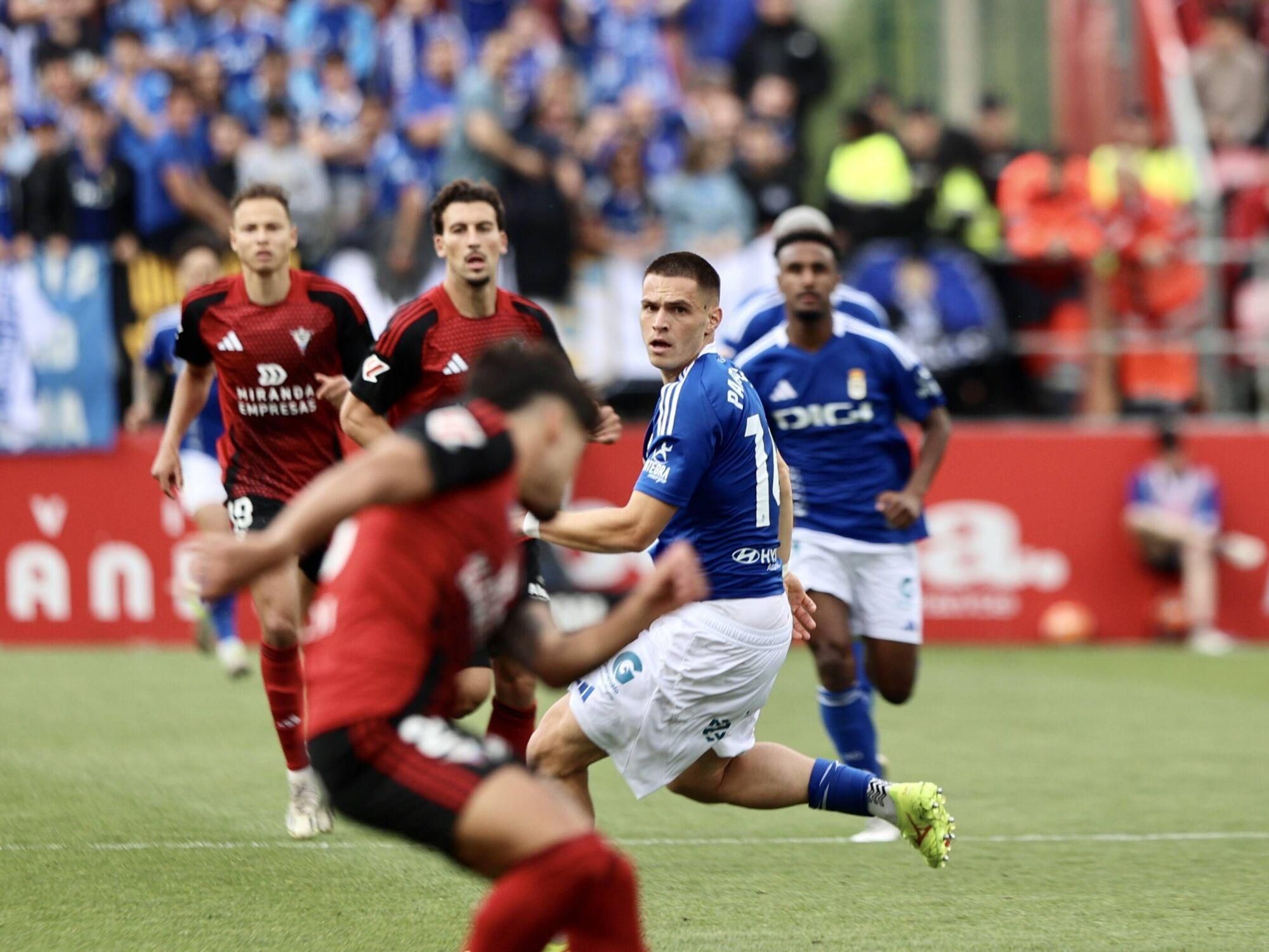 EN IMÁGENES: Ambientazo en el primer partido de la final por el ascenso a Primero entre Mirandés y Real Oviedo