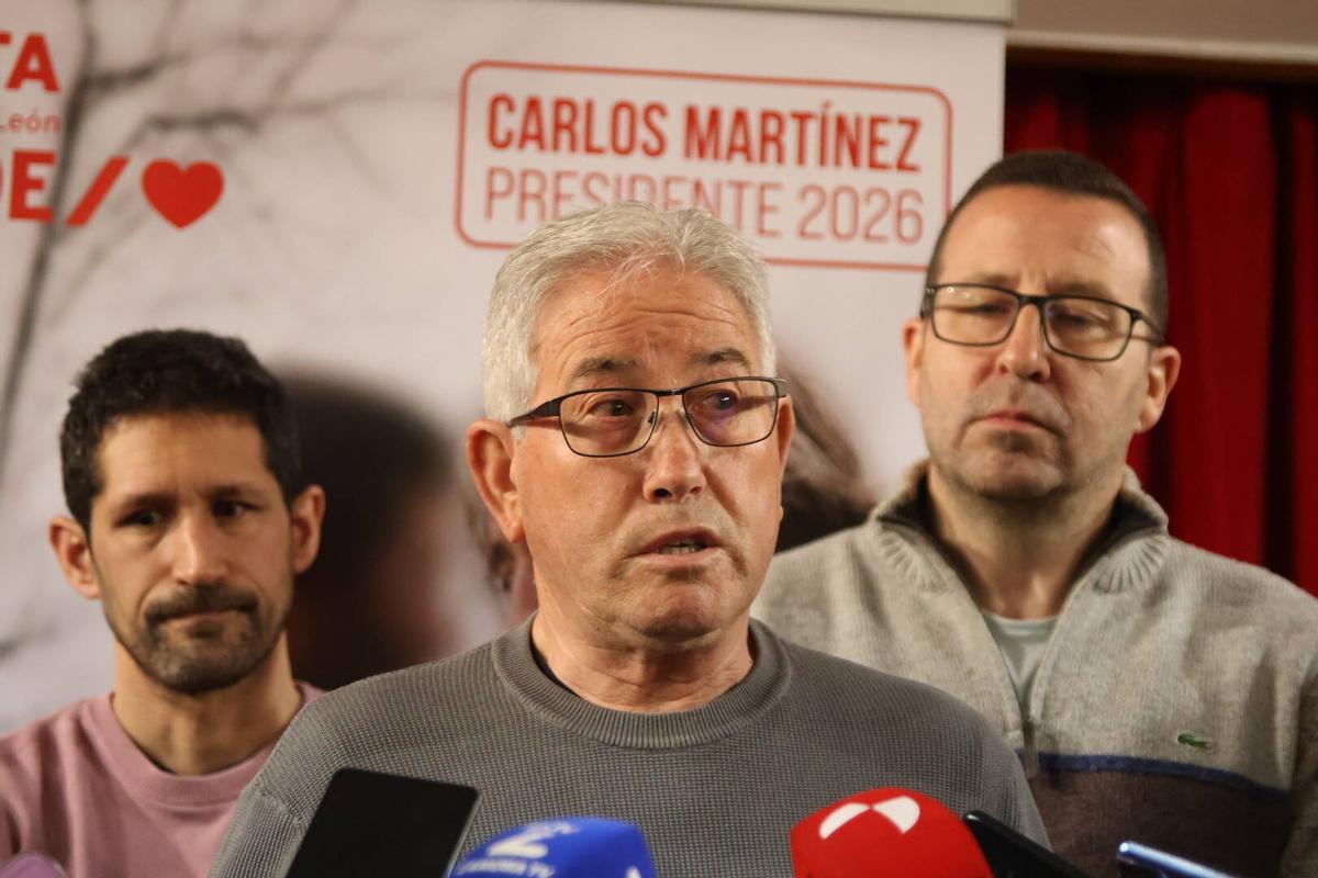 La candidatura socialista atiende a los medios para valorar la situación de la sanidad en la provincia.