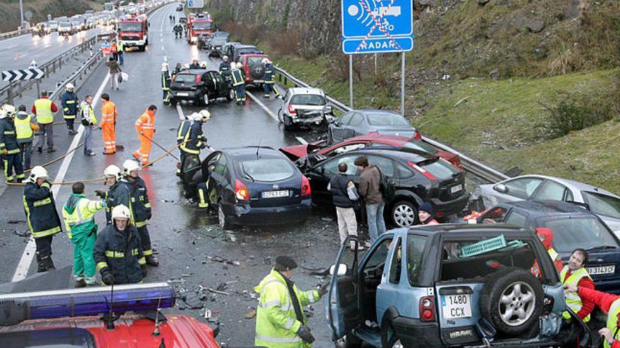 Vizcaya. Imagen de una colisión en cadena que afectó a más de medio centenar de coches.