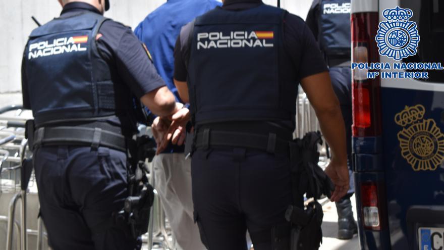 La Policía Nacional ha detenido en Adeje a un fugitivo italiano de 44 años sobre el que pesaba una Orden Europea de Detención y Entrega dictada por las autoridades judiciales de su paíst