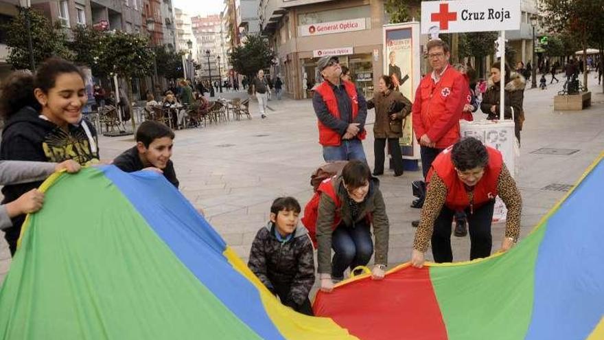 Los participantes en la actividad de Cruz Roja O Salnés en Vilagarcía. // Muñiz