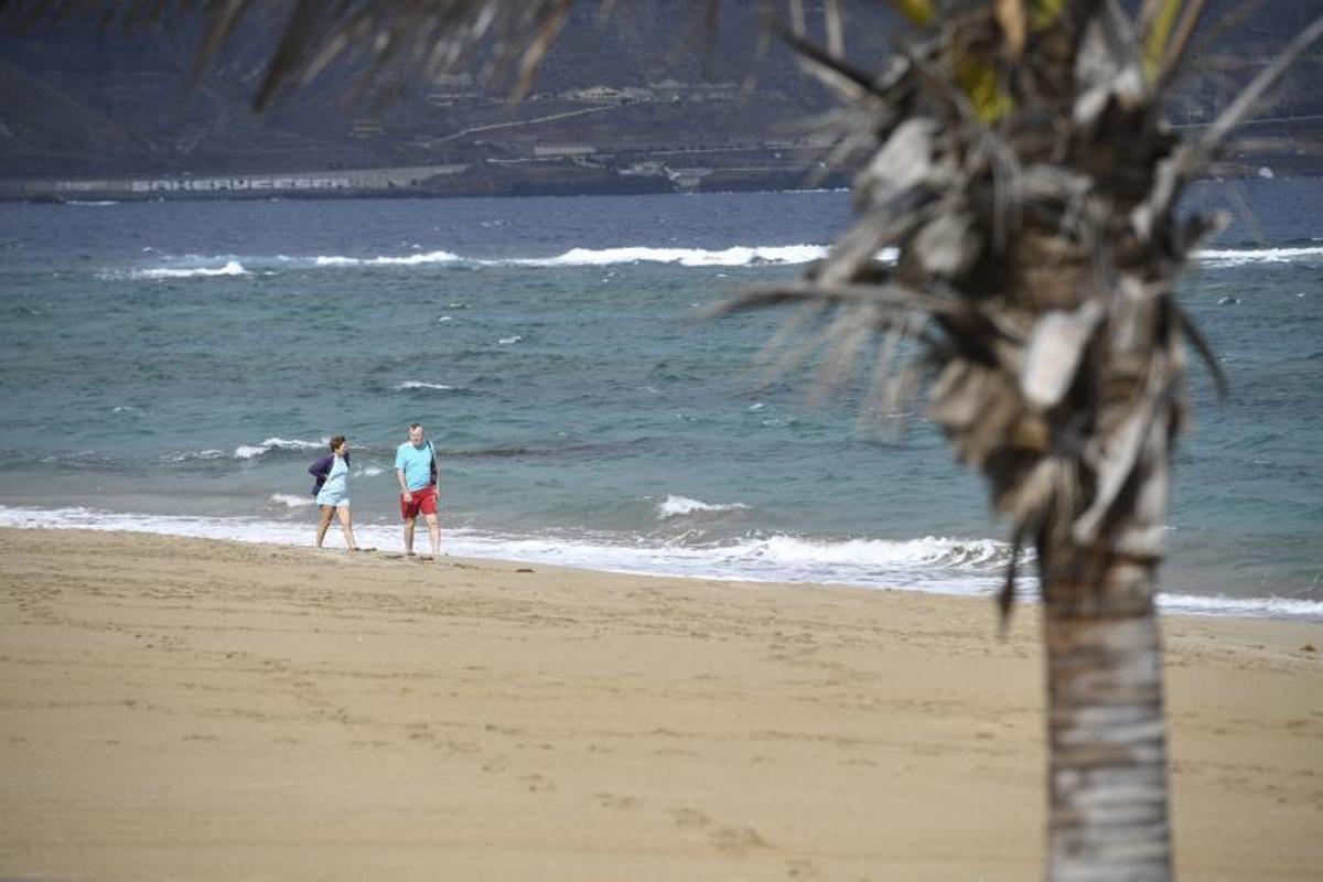12-06-19 LAS PALMAS DE GRAN CANARIA. PLAYA DE LAS CANTERAS. LAS PALMAS DE GRAN CANARIA. METEOROLOGIA. Playa de Las Canteras. Fotos: Juan Castro. | 12/06/2019 | Fotógrafo: Juan Carlos Castro 12-06-19 LAS PALMAS DE GRAN CANARIA. PLAYA DE LAS CANTERAS. LAS PALMAS DE GRAN CANARIA. METEOROLOGIA. Playa de Las Canteras. Fotos: Juan Castro. | 12/06/2019 | Fotógrafo: Juan Carlos Castro