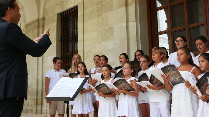 Actuación de la Escolanía Pueri Cantores Sanctissimum Corpus Christi en la presentación del ciclo