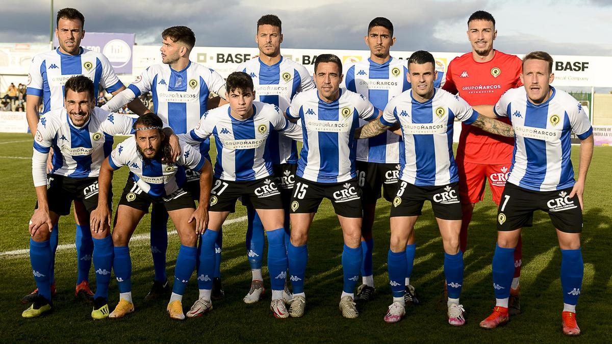 Formación titular del Hércules en el último partido de la primera vuelta, frente al Marchamalo, disputado en el complejo deportivo La Solana.