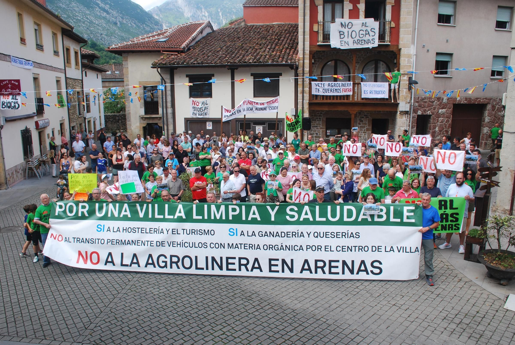 Manifestación contra la planta de biogás en Arenas de Cabrales