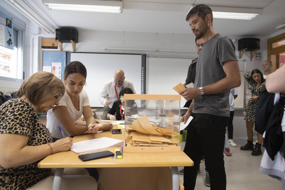 Xàtiva. CTR VLC 28 M votaciones en el colegio Gozalbes Vera