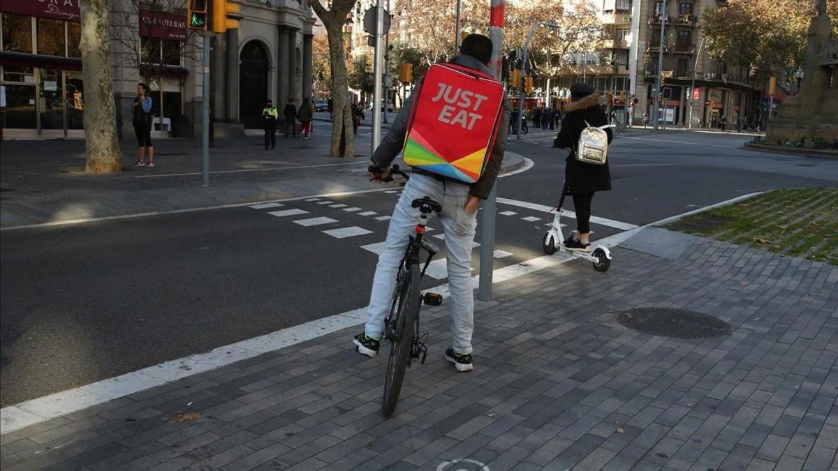 Un repartidor de Just Eat, en Barcelona