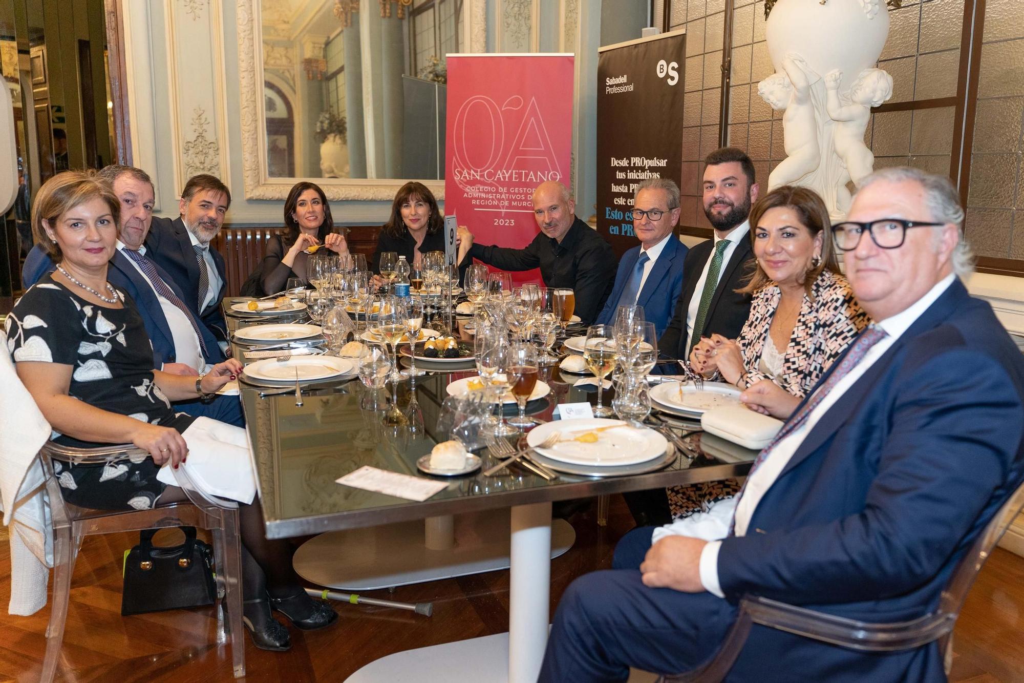 El Colegio de Gestores Administrativos de Murcia celebra patrón y distingue a nuevos colegiados