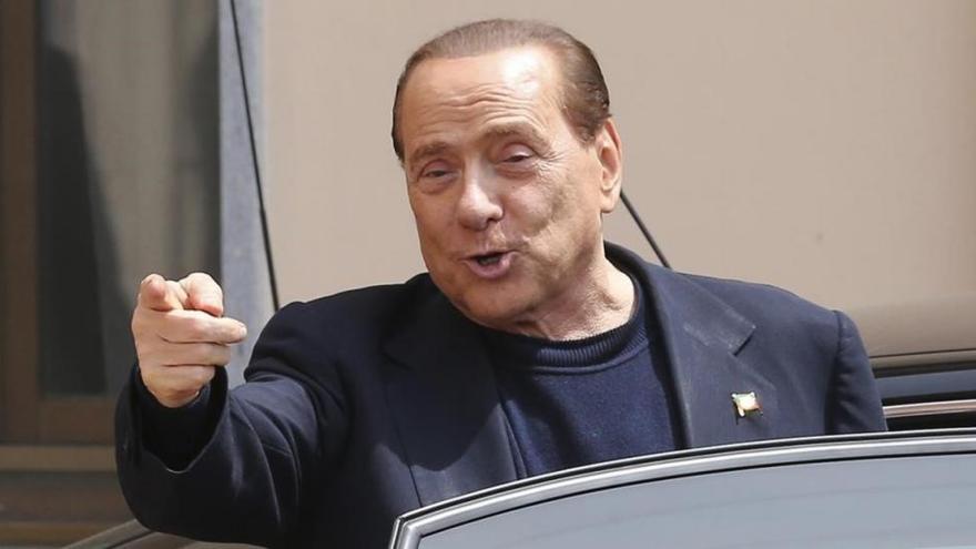 Berlusconi vuelve a escena y señala a su heredero político