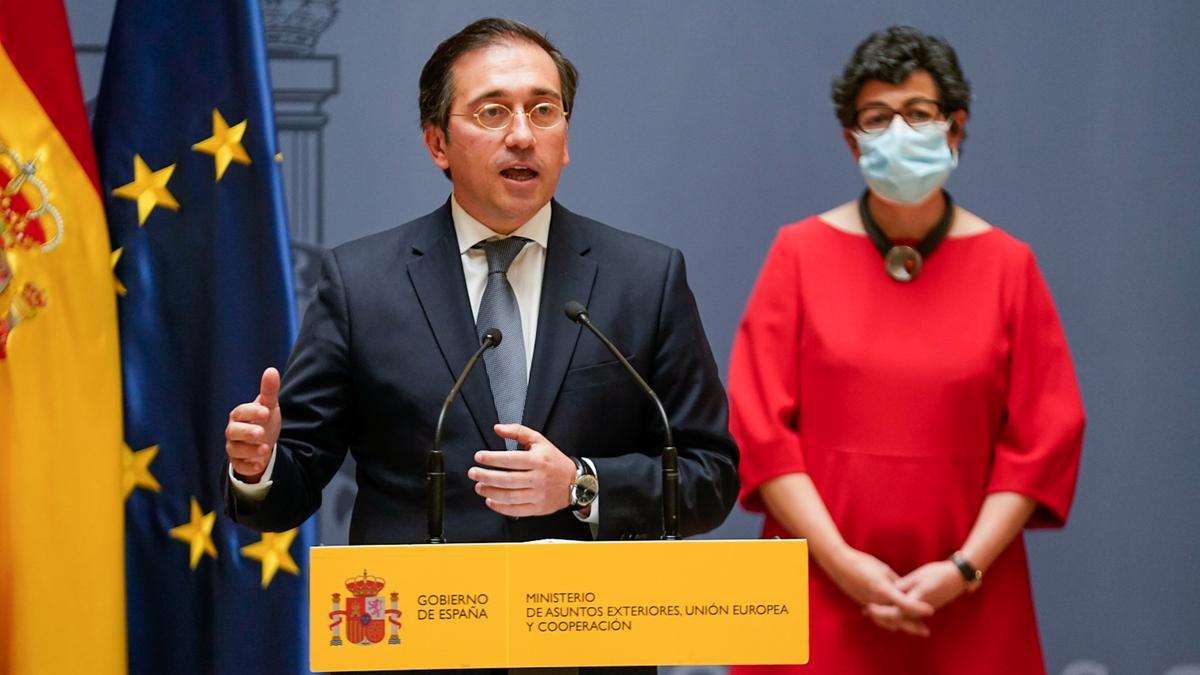 El ministro de Asuntos Exteriores, Unión Europea y Cooperación, José Manuel Albares. tras recibir la cartera ministerial de manos de su predecesora, Arancha González Laya, en el Palacio de Santa Cruz, a 12 de julio de 2021